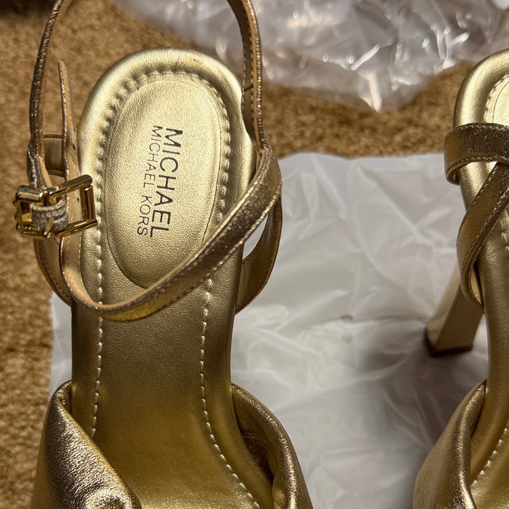 Michael Kors Gold Women's Sandals sz 7 - Picture 3 of 10